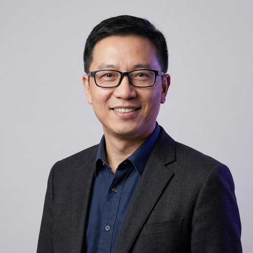 丝袜足交首席导演陈明远